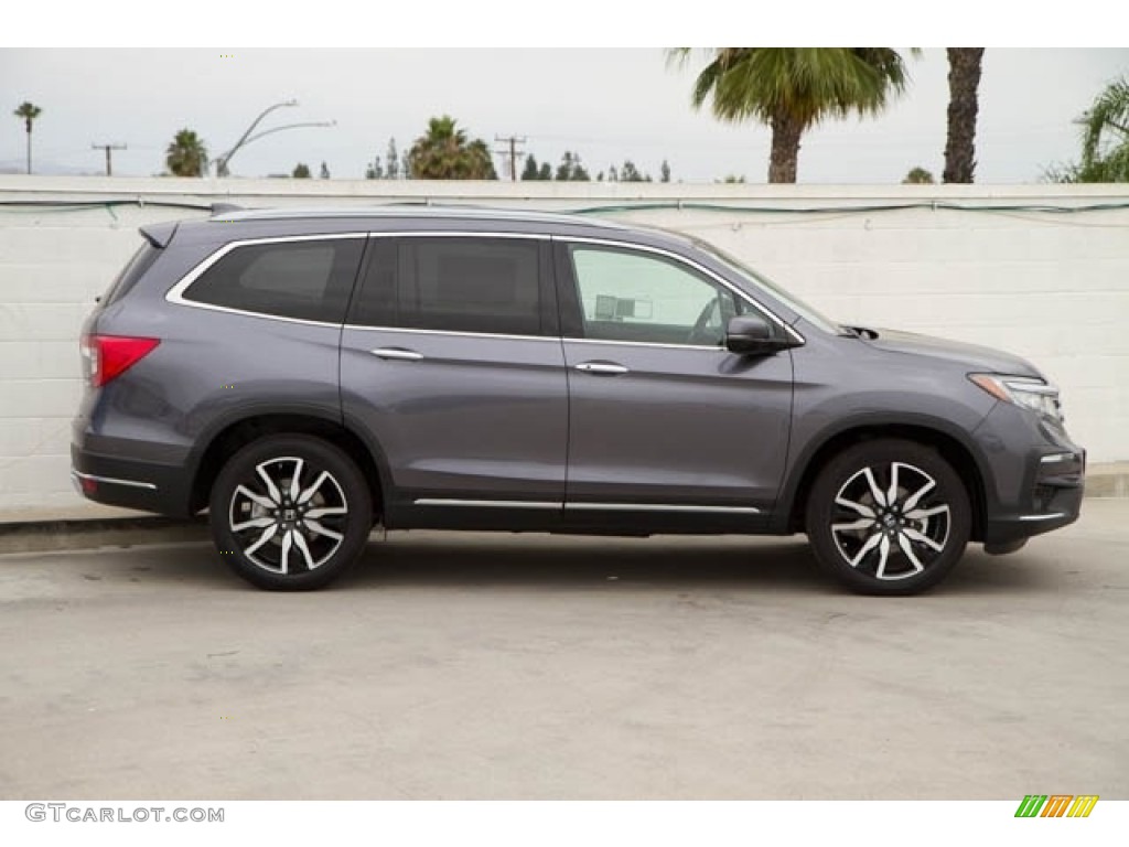Modern Steel Metallic 2022 Honda Pilot Touring AWD Exterior Photo