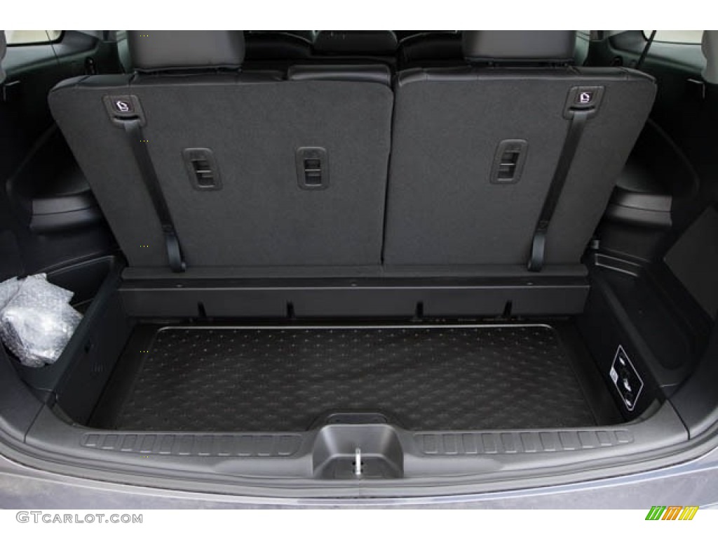 2022 Honda Pilot Touring AWD Trunk Photos