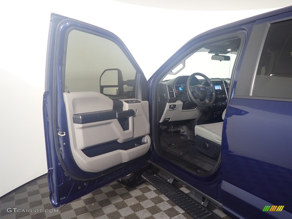2018 F250 Super Duty XL Crew Cab 4x4 - Blue Jeans / Earth Gray photo #19