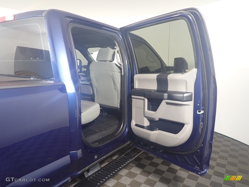 2018 F250 Super Duty XL Crew Cab 4x4 - Blue Jeans / Earth Gray photo #36