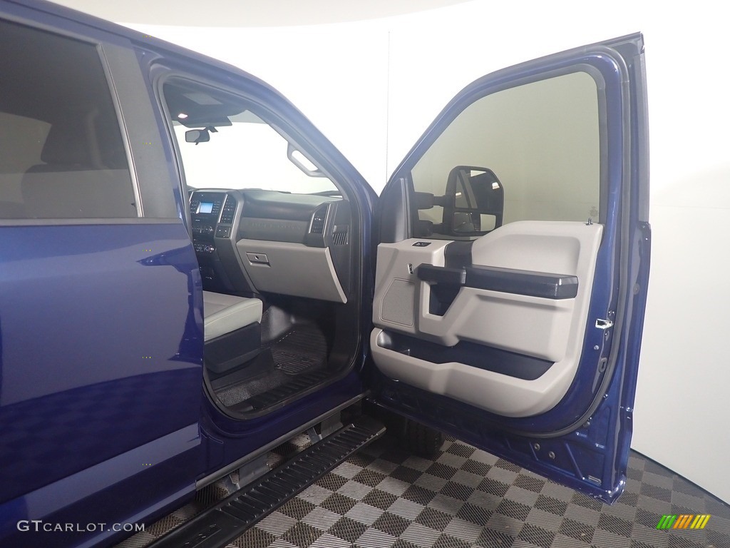 2018 F250 Super Duty XL Crew Cab 4x4 - Blue Jeans / Earth Gray photo #38