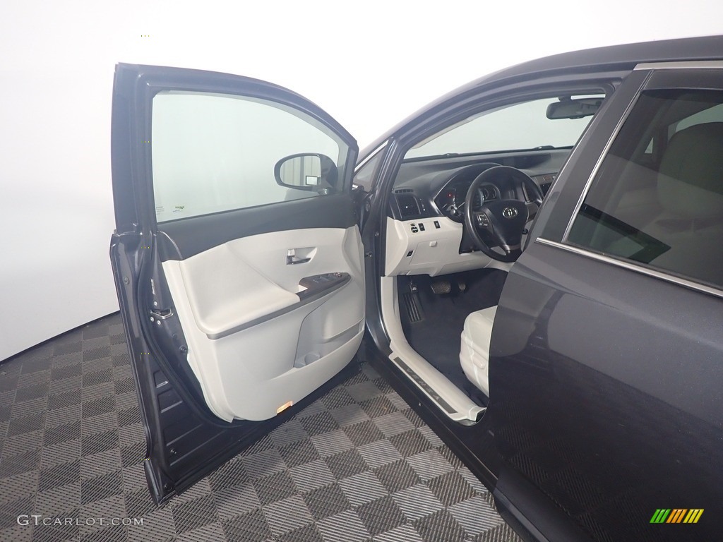 2009 Venza I4 - Magnetic Gray Metallic / Gray photo #20