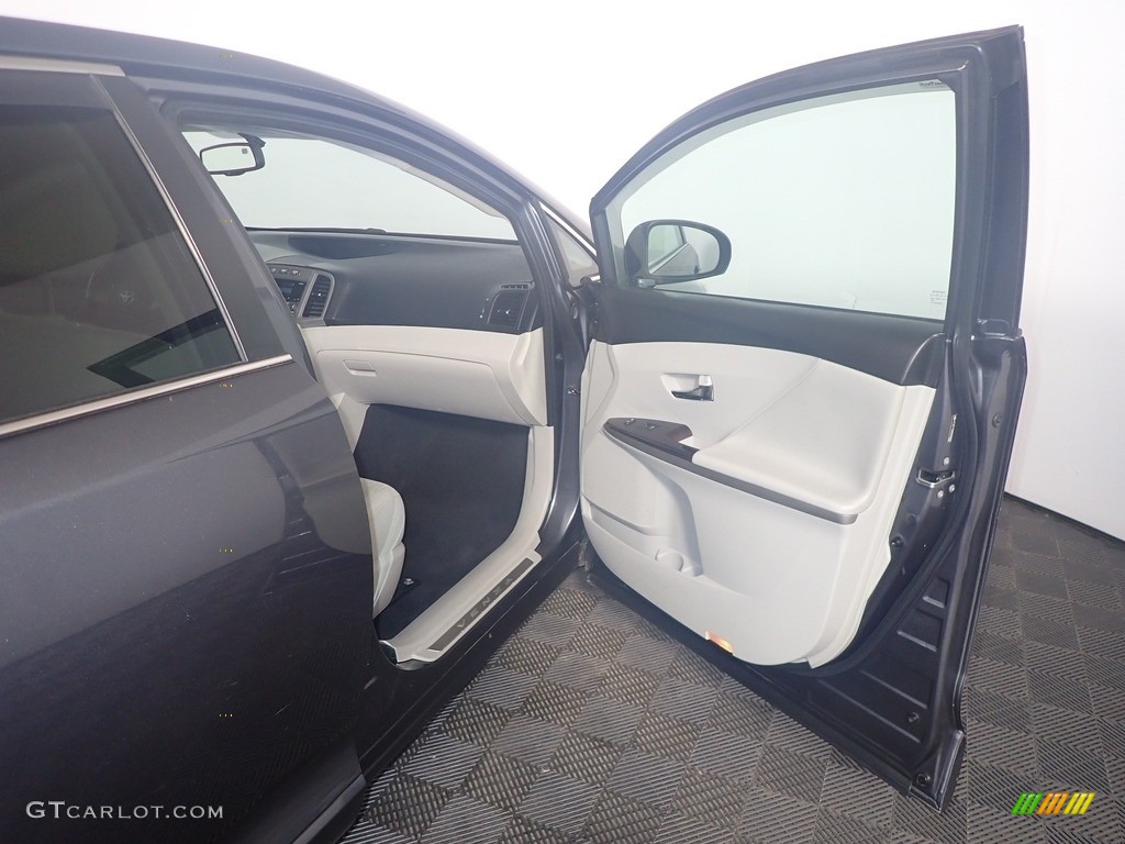 2009 Venza I4 - Magnetic Gray Metallic / Gray photo #37
