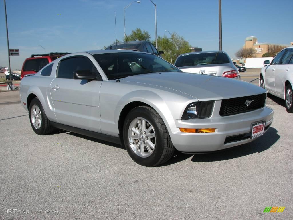 2007 Mustang V6 Deluxe Coupe - Satin Silver Metallic / Light Graphite photo #4