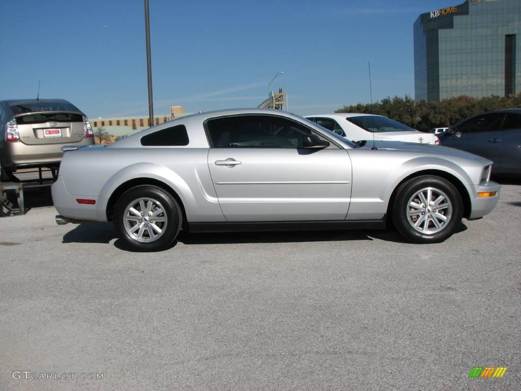 2007 Mustang V6 Deluxe Coupe - Satin Silver Metallic / Light Graphite photo #5
