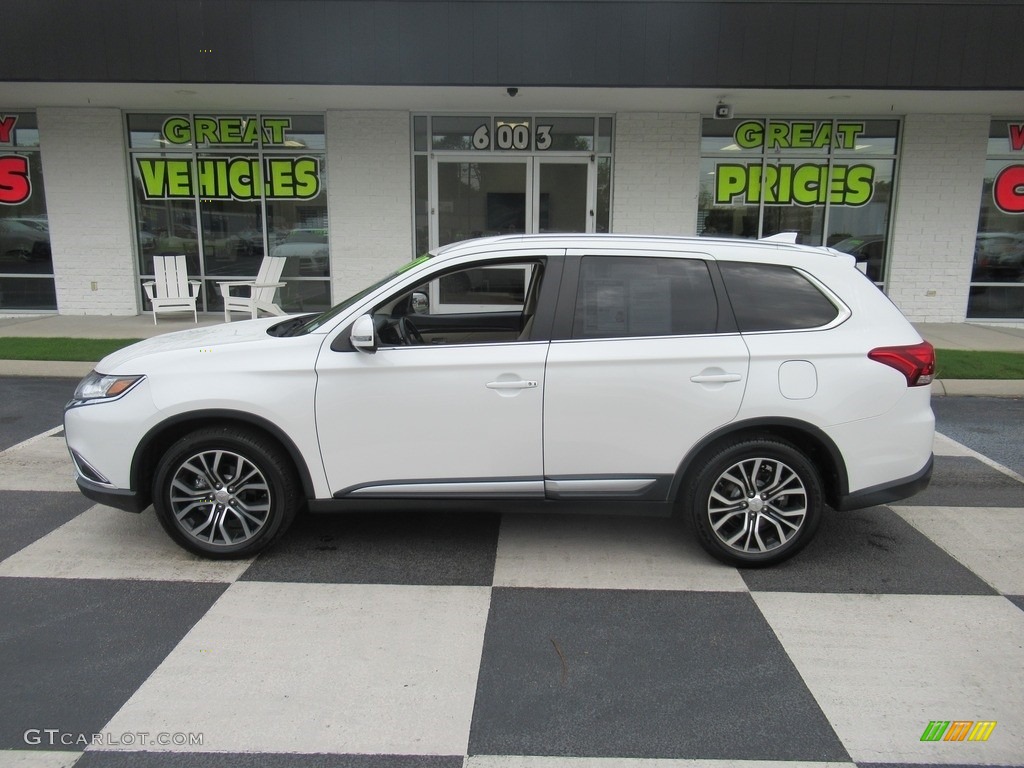 Diamond White Pearl Mitsubishi Outlander