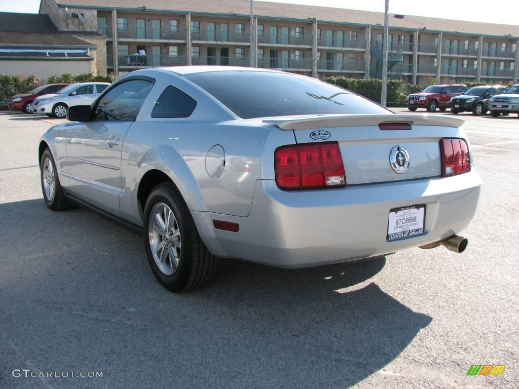2007 Mustang V6 Deluxe Coupe - Satin Silver Metallic / Light Graphite photo #8