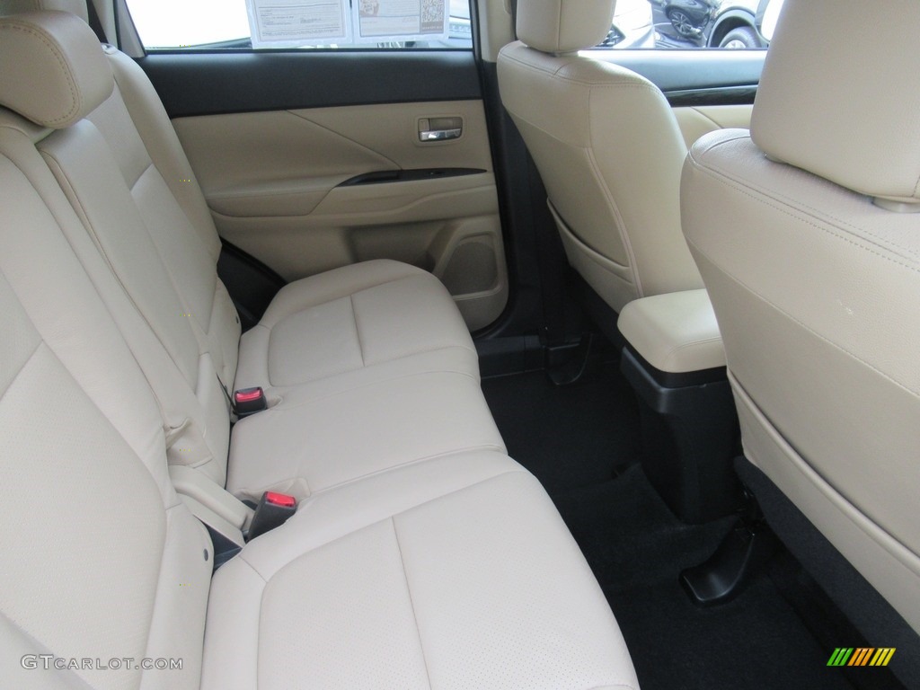 2017 Mitsubishi Outlander SEL Rear Seat Photos