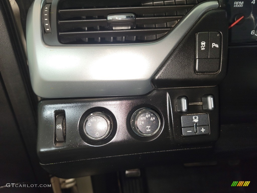 2015 Chevrolet Suburban LS 4WD Controls Photo #142752653