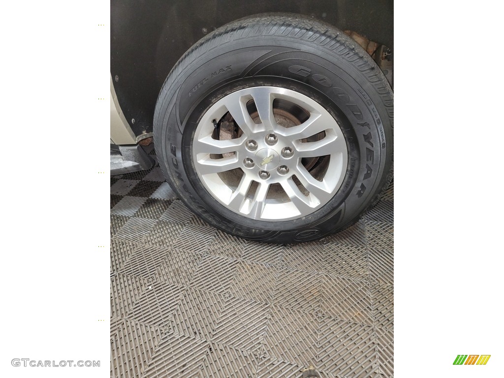 2015 Chevrolet Suburban LS 4WD Wheel Photos