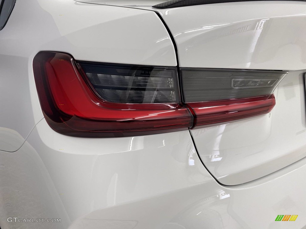 2022 M3 Competition Sedan - Alpine White / Fiona Red photo #6