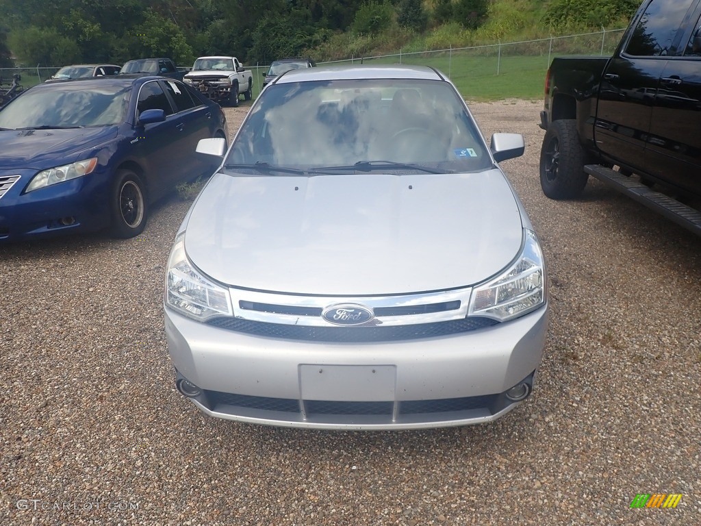 2008 Focus SES Sedan - Silver Frost Metallic / Charcoal Black photo #4