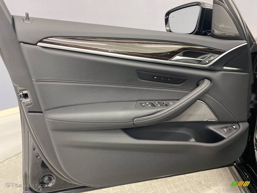 2022 BMW 5 Series 530e Sedan Black Door Panel Photo #142764348