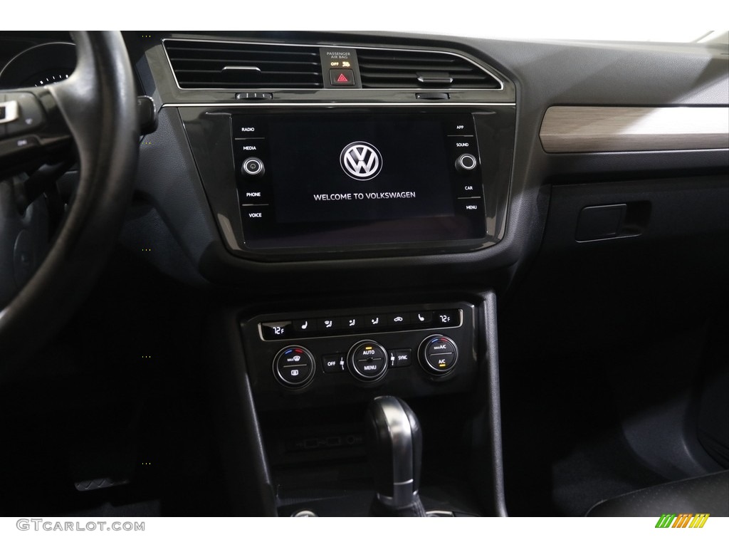 2019 Tiguan SE 4MOTION - Dark Moss Green Metallic / Titan Black photo #9