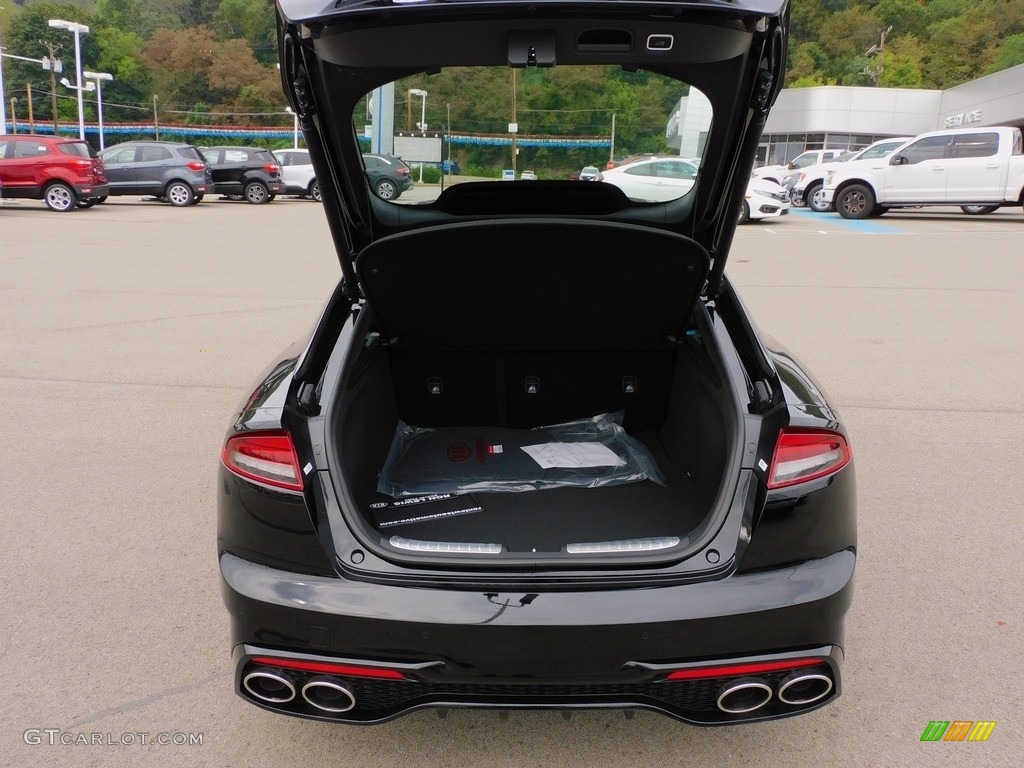 2022 Kia Stinger GT2 Trunk Photos