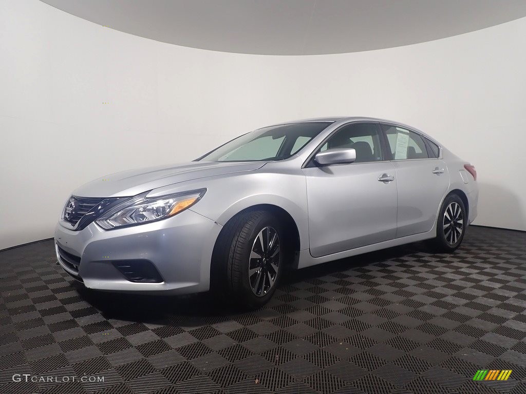 2018 Altima 2.5 SV - Brilliant Silver / Charcoal photo #8
