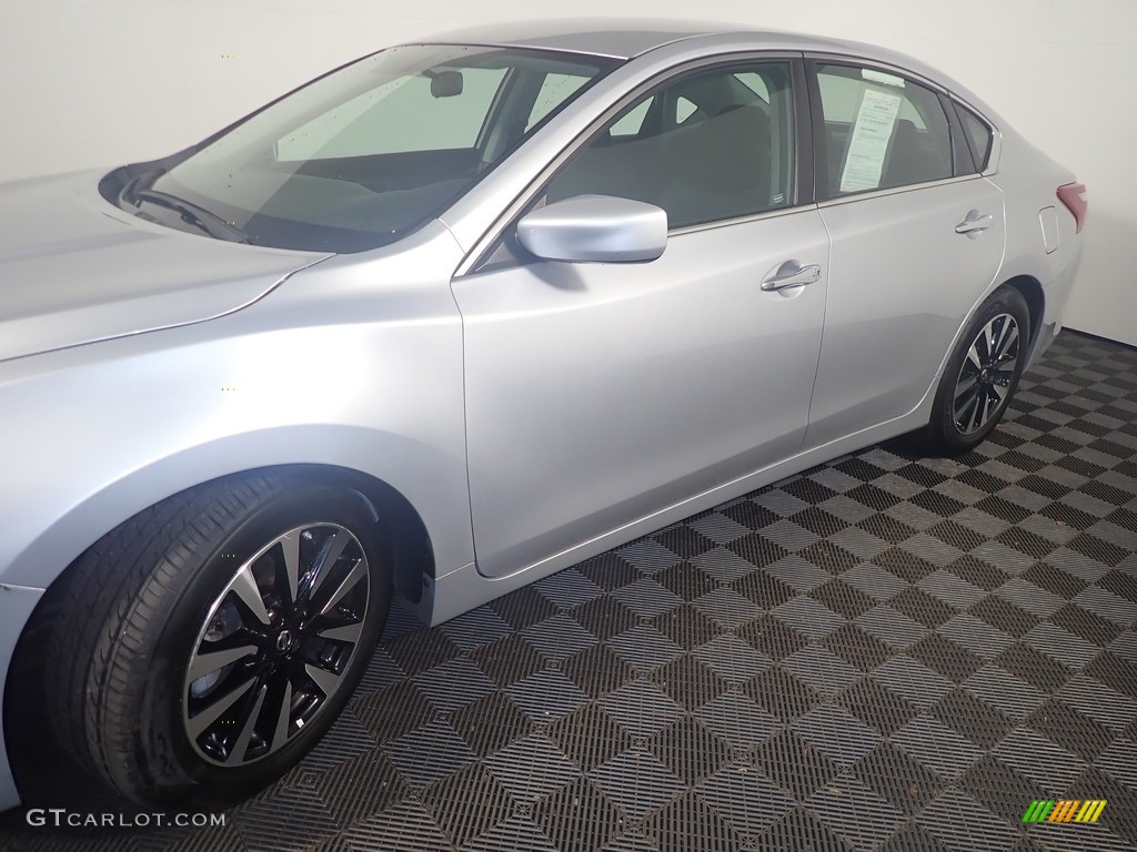 2018 Altima 2.5 SV - Brilliant Silver / Charcoal photo #10
