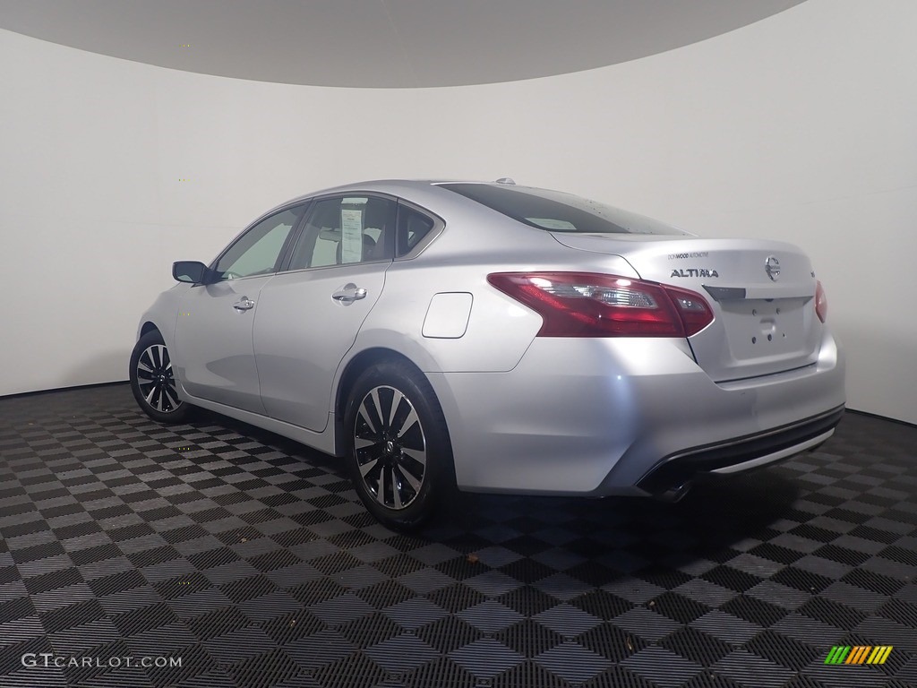2018 Altima 2.5 SV - Brilliant Silver / Charcoal photo #11