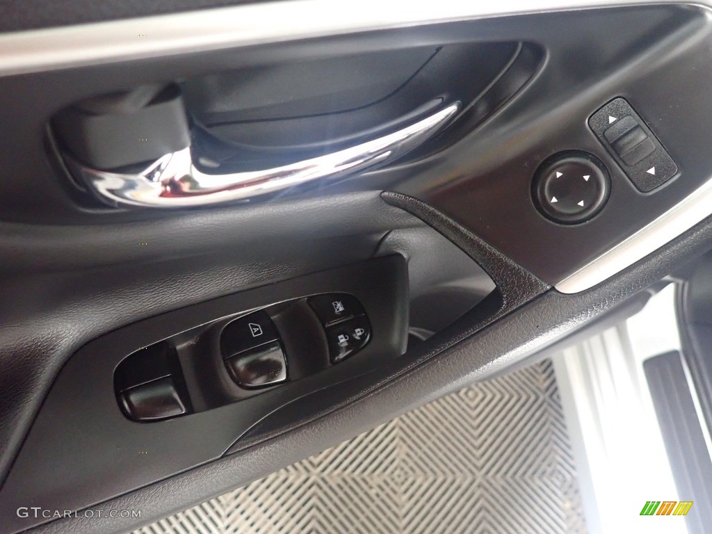 2018 Altima 2.5 SV - Brilliant Silver / Charcoal photo #21