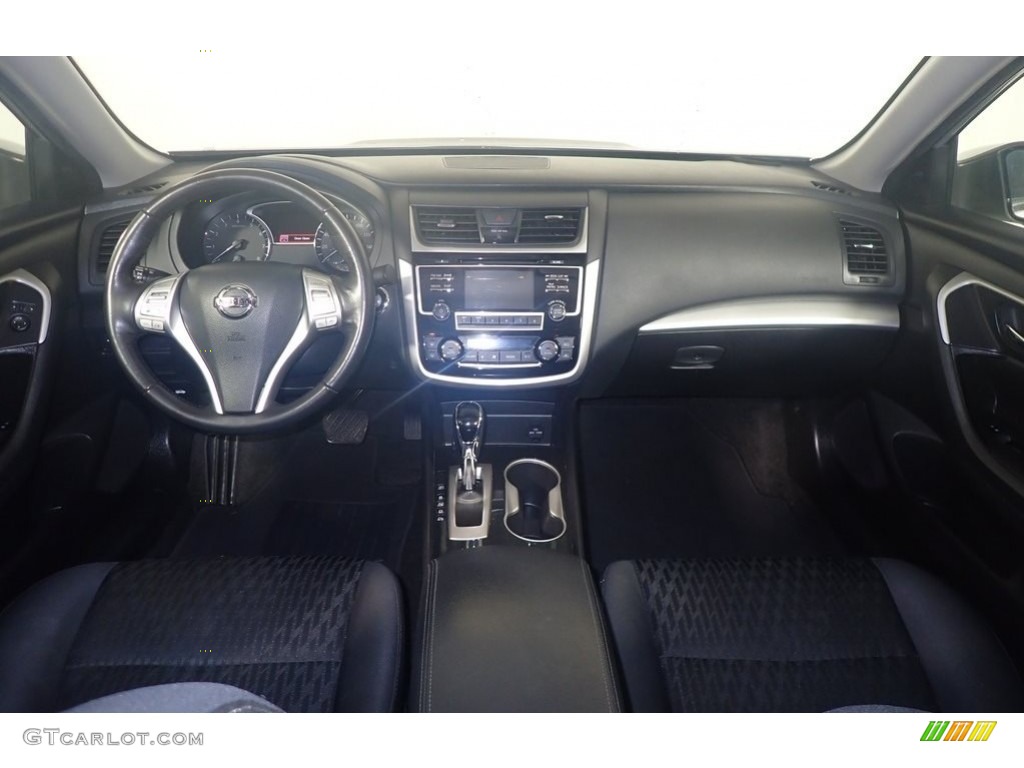 2018 Altima 2.5 SV - Brilliant Silver / Charcoal photo #24