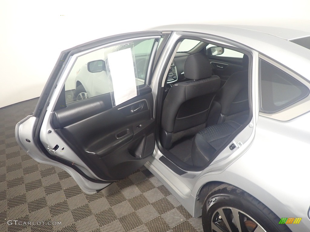 2018 Altima 2.5 SV - Brilliant Silver / Charcoal photo #34