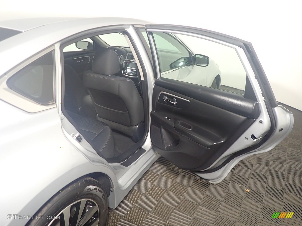 2018 Altima 2.5 SV - Brilliant Silver / Charcoal photo #36