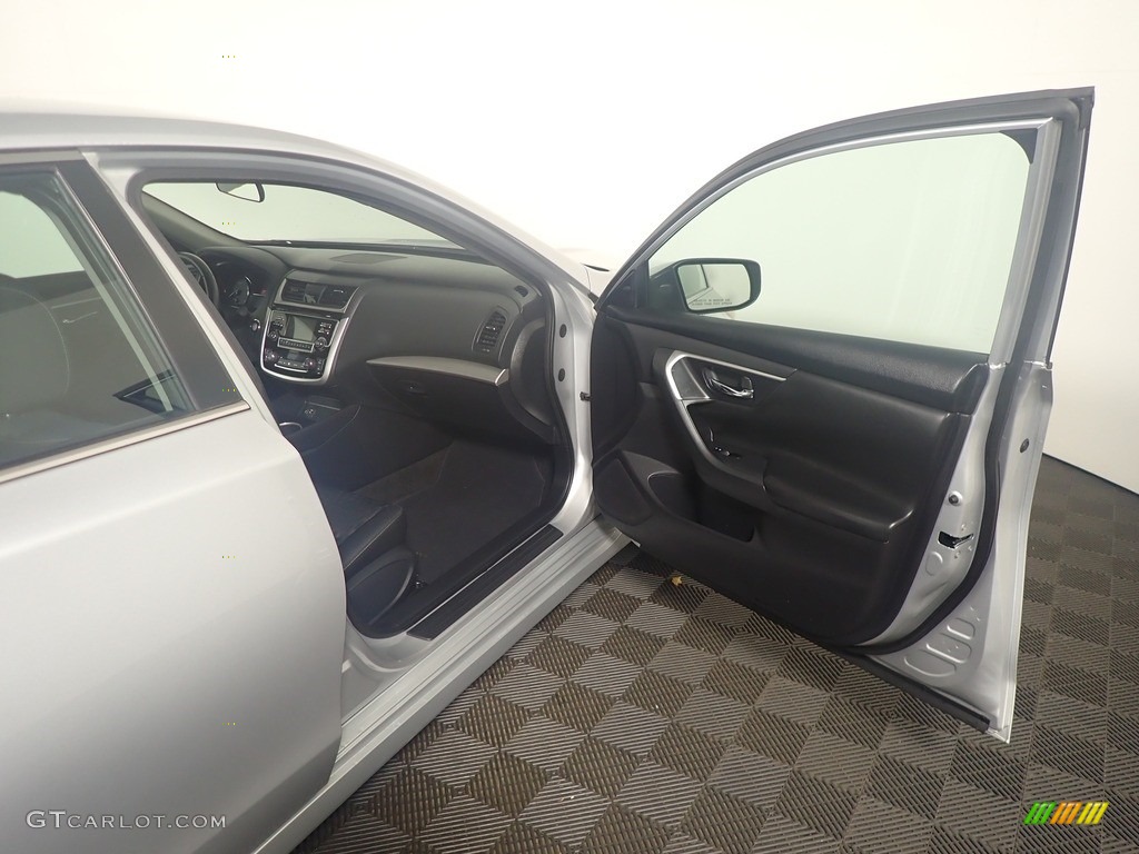 2018 Altima 2.5 SV - Brilliant Silver / Charcoal photo #38