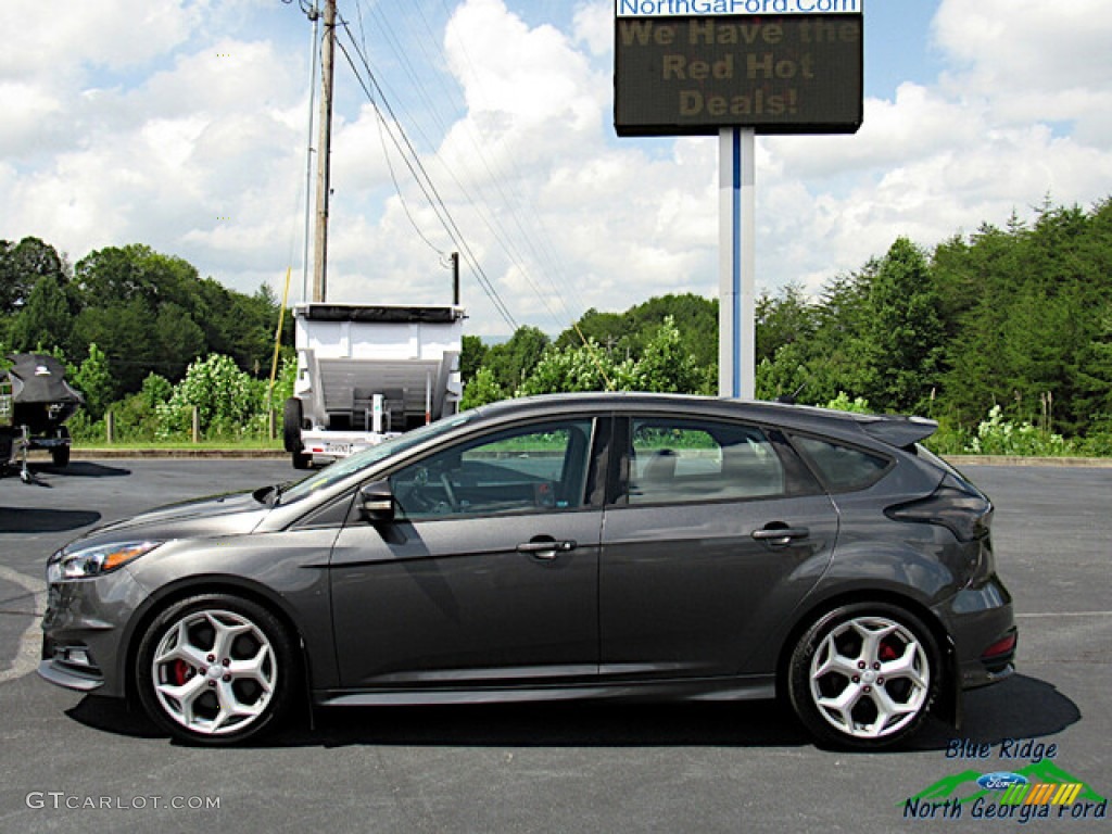 2017 Focus ST Hatch - Magnetic / Charcoal Black Recaro Leather photo #2
