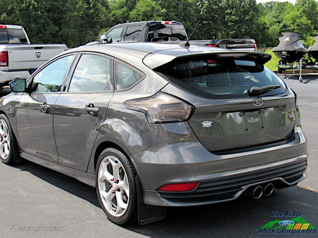 2017 Focus ST Hatch - Magnetic / Charcoal Black Recaro Leather photo #3