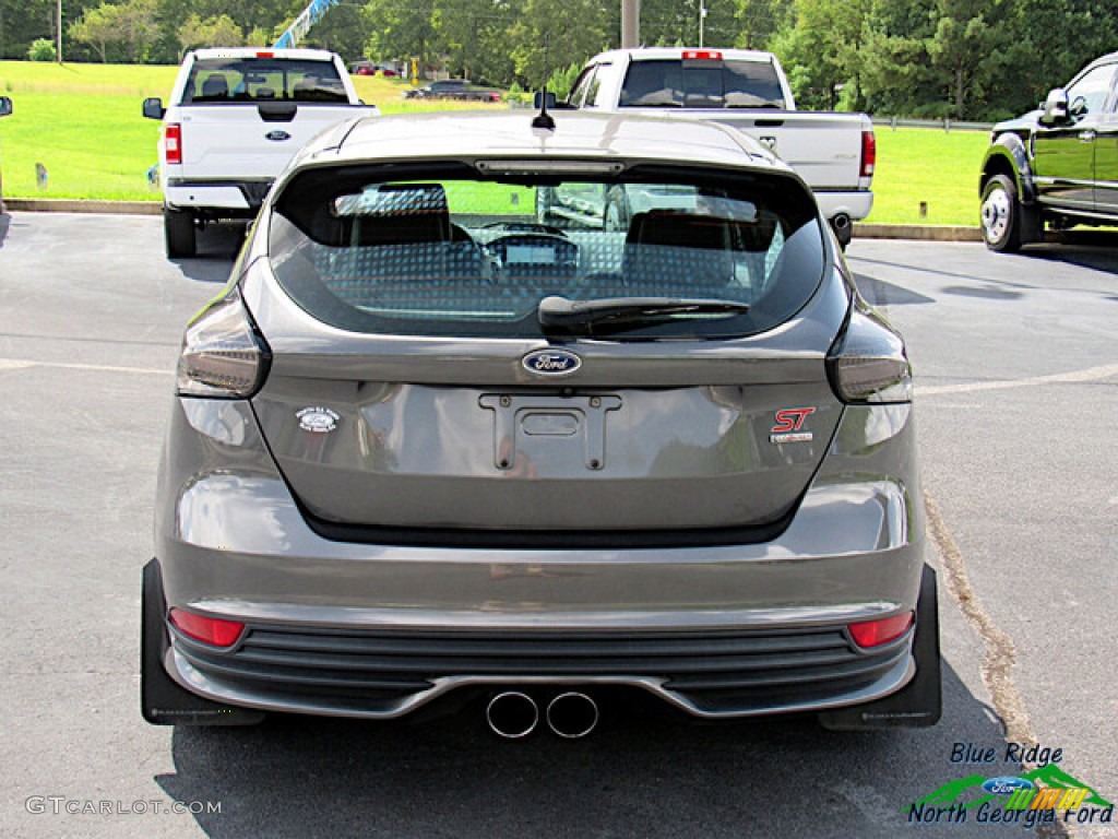 2017 Focus ST Hatch - Magnetic / Charcoal Black Recaro Leather photo #4