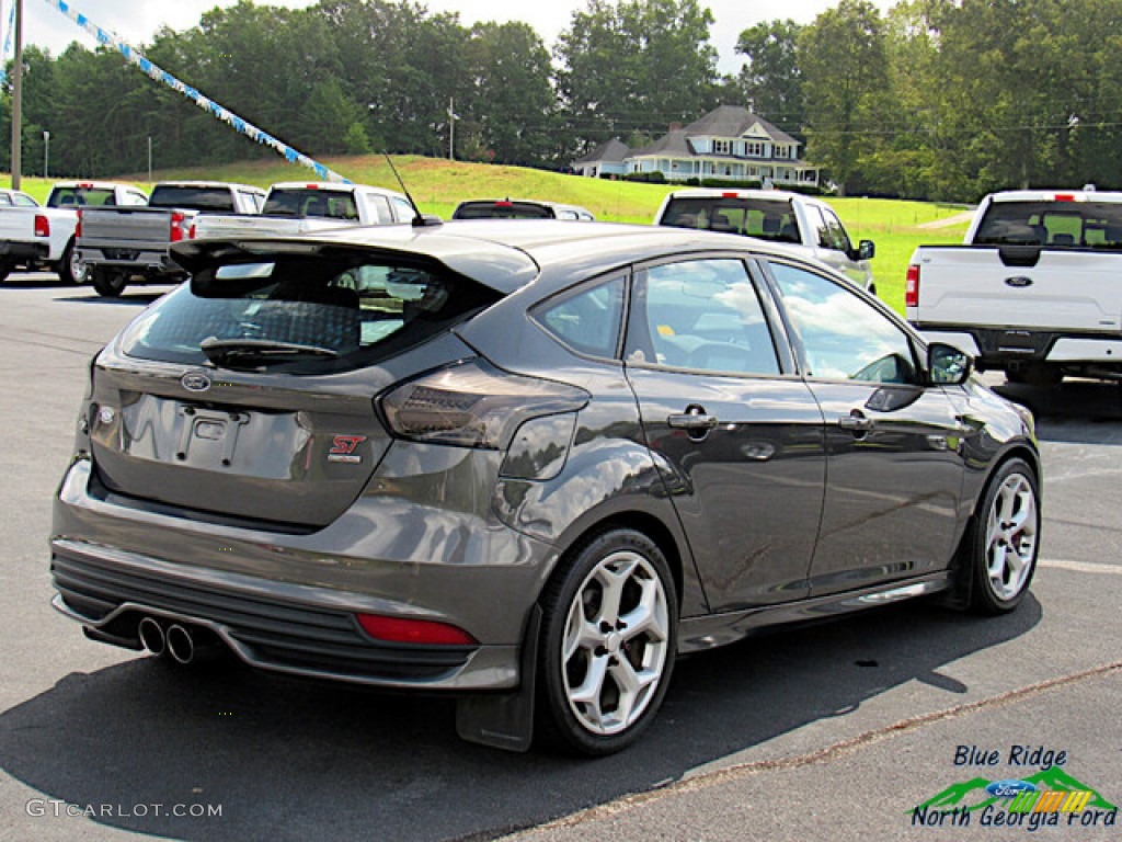 2017 Focus ST Hatch - Magnetic / Charcoal Black Recaro Leather photo #5