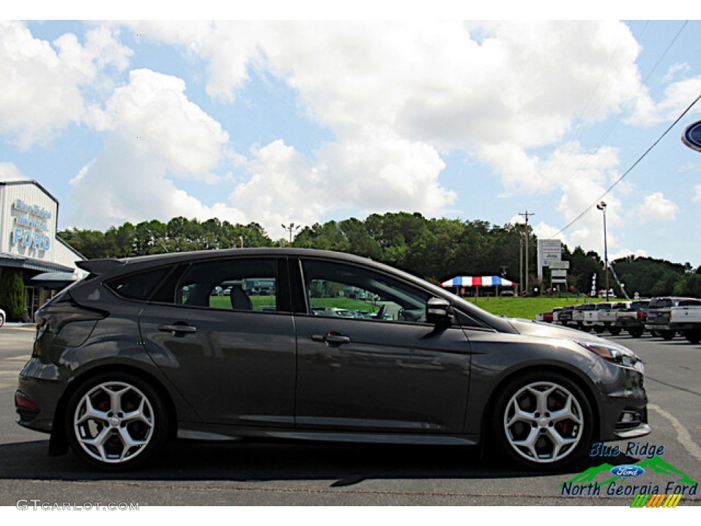 2017 Focus ST Hatch - Magnetic / Charcoal Black Recaro Leather photo #6