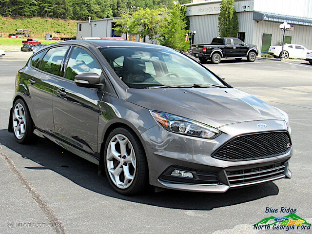 2017 Focus ST Hatch - Magnetic / Charcoal Black Recaro Leather photo #7