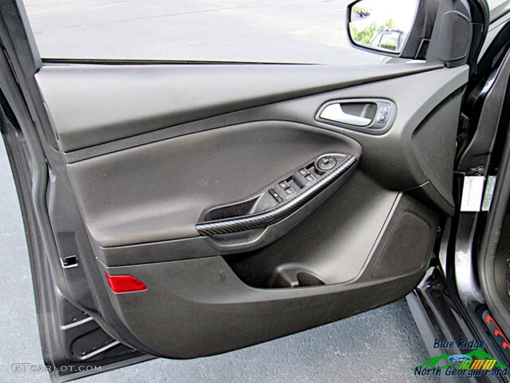 2017 Focus ST Hatch - Magnetic / Charcoal Black Recaro Leather photo #10