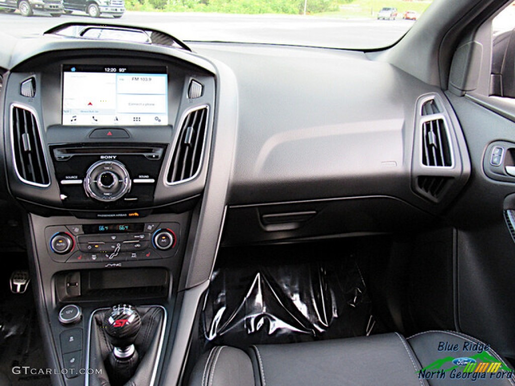 2017 Focus ST Hatch - Magnetic / Charcoal Black Recaro Leather photo #16