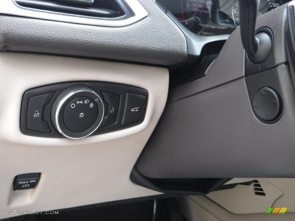 2016 Lincoln MKZ 2.0 Controls Photo #142784494