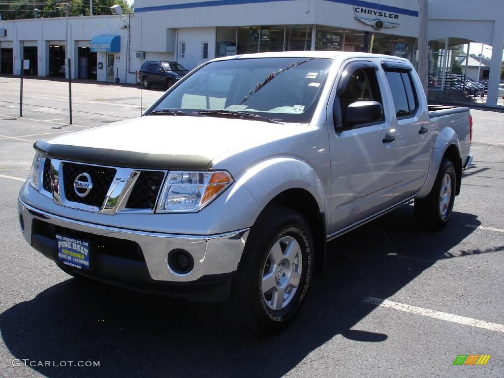 2008 Frontier SE Crew Cab 4x4 - Radiant Silver / Steel photo #1