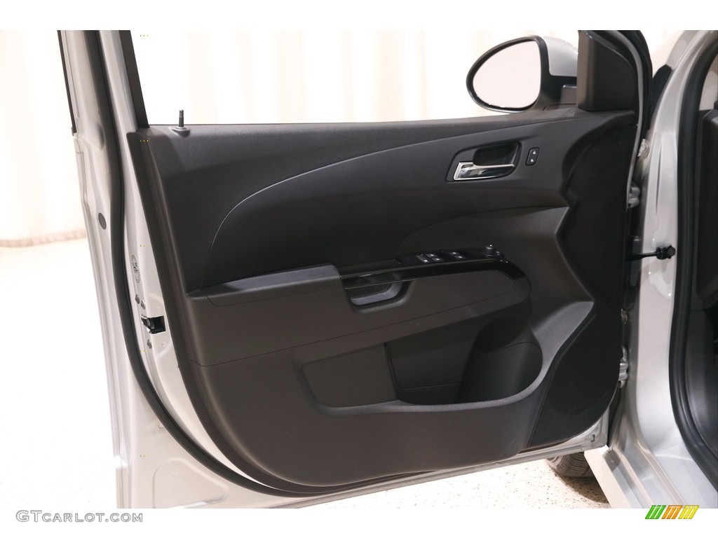 2020 Sonic LT Sedan - Silver Ice Metallic / Jet Black photo #4