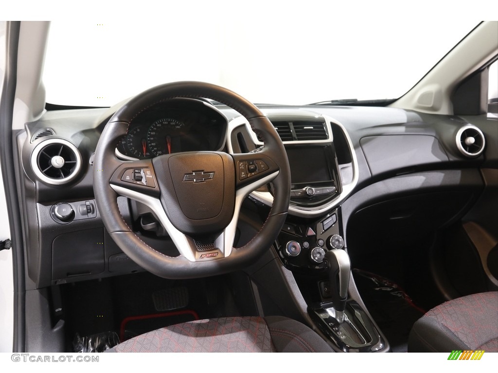 2020 Sonic LT Sedan - Silver Ice Metallic / Jet Black photo #6