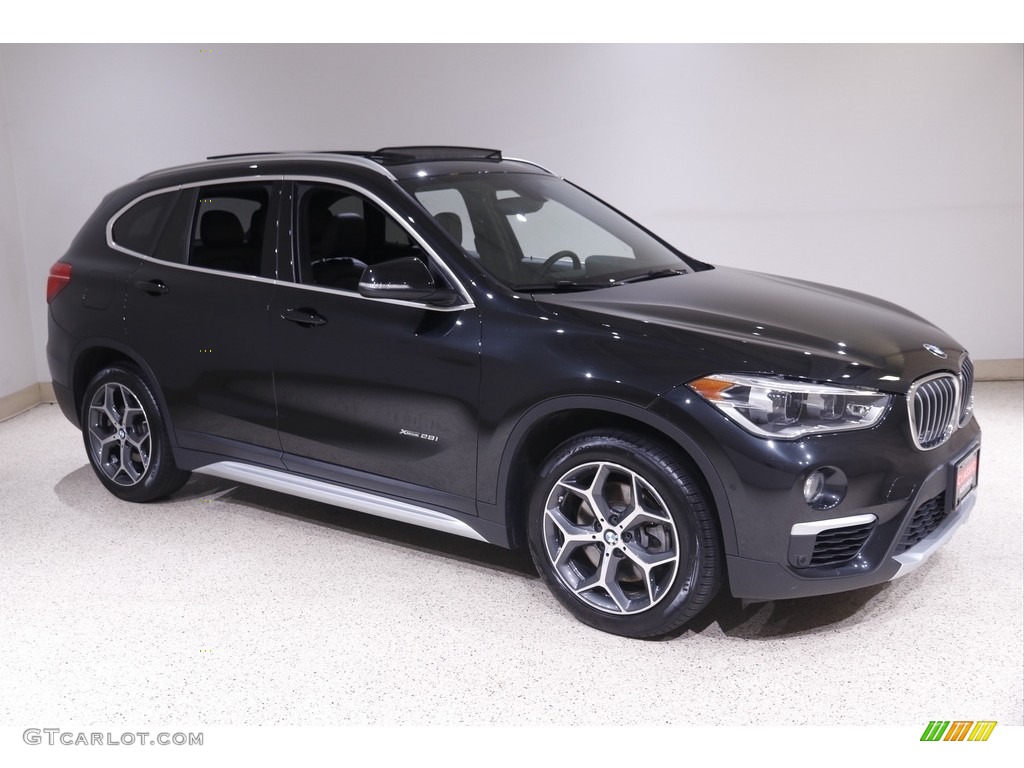 2017 X1 xDrive28i - Black Sapphire Metallic / Black photo #1