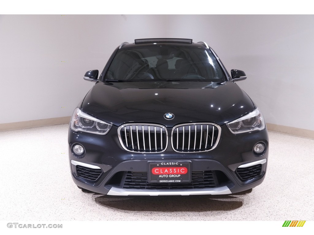 2017 X1 xDrive28i - Black Sapphire Metallic / Black photo #2