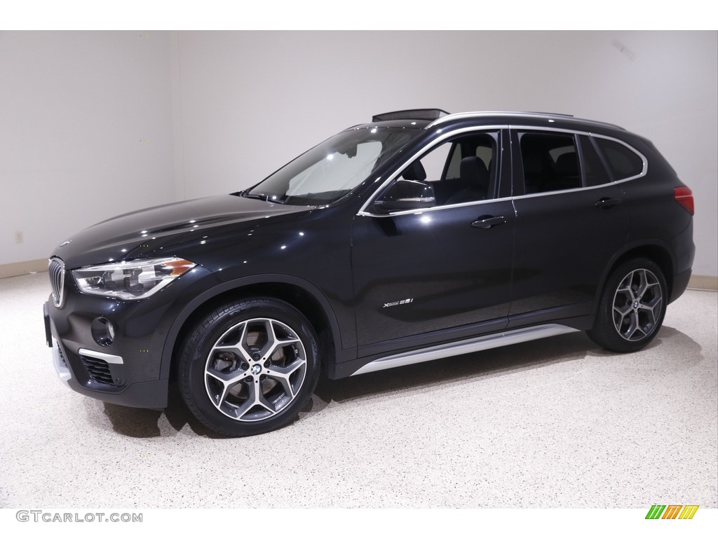2017 X1 xDrive28i - Black Sapphire Metallic / Black photo #3