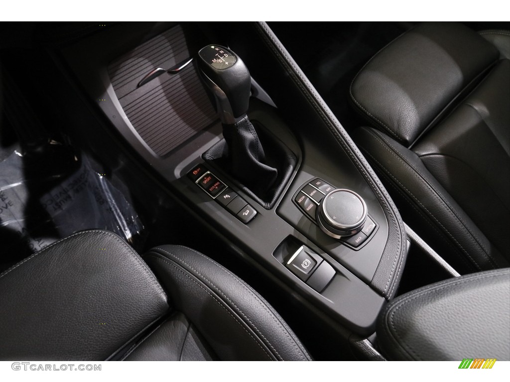 2017 X1 xDrive28i - Black Sapphire Metallic / Black photo #15