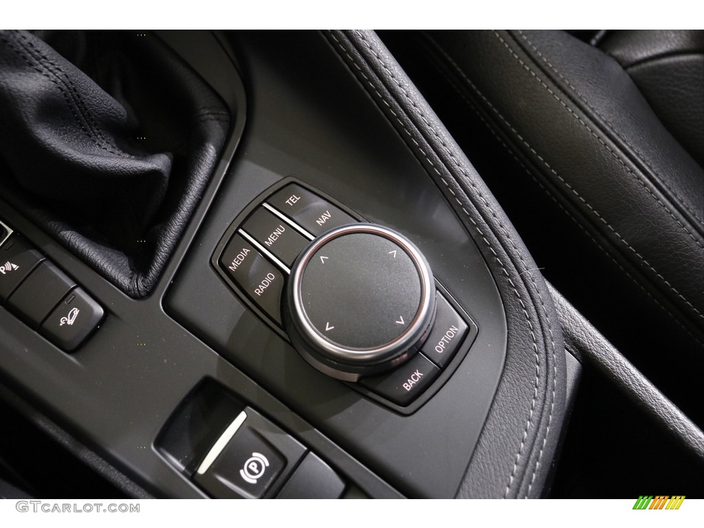 2017 X1 xDrive28i - Black Sapphire Metallic / Black photo #16