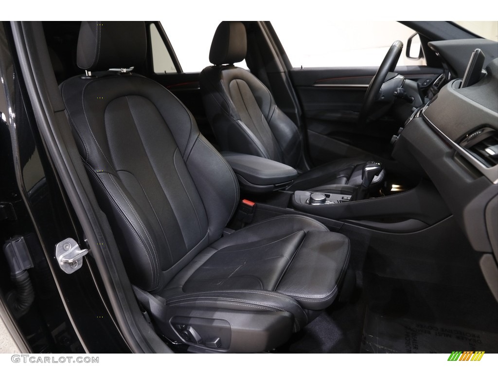 2017 X1 xDrive28i - Black Sapphire Metallic / Black photo #18