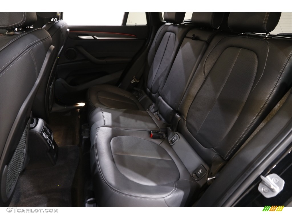 2017 X1 xDrive28i - Black Sapphire Metallic / Black photo #20