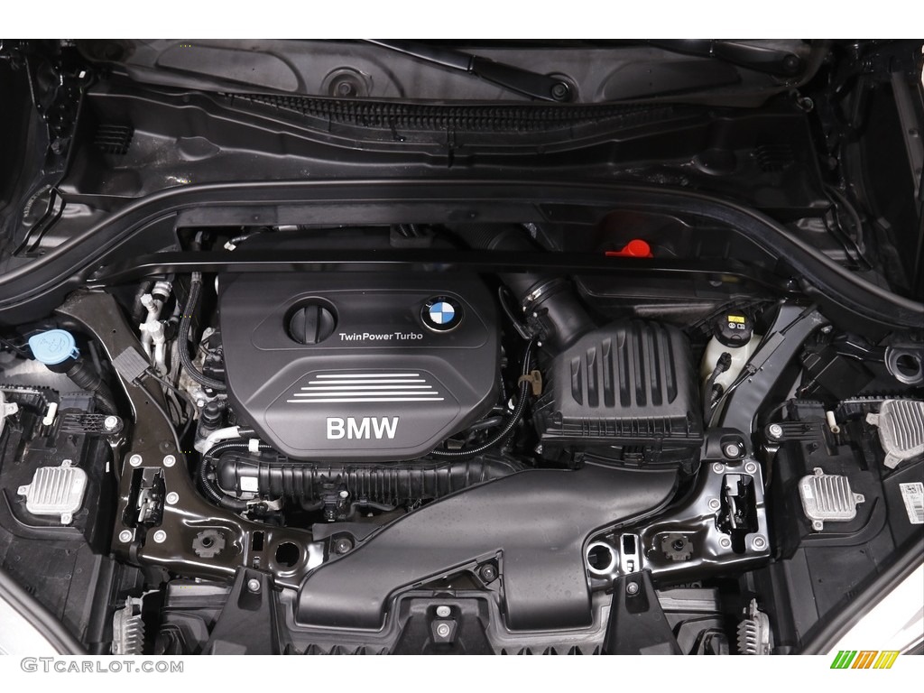 2017 X1 xDrive28i - Black Sapphire Metallic / Black photo #22