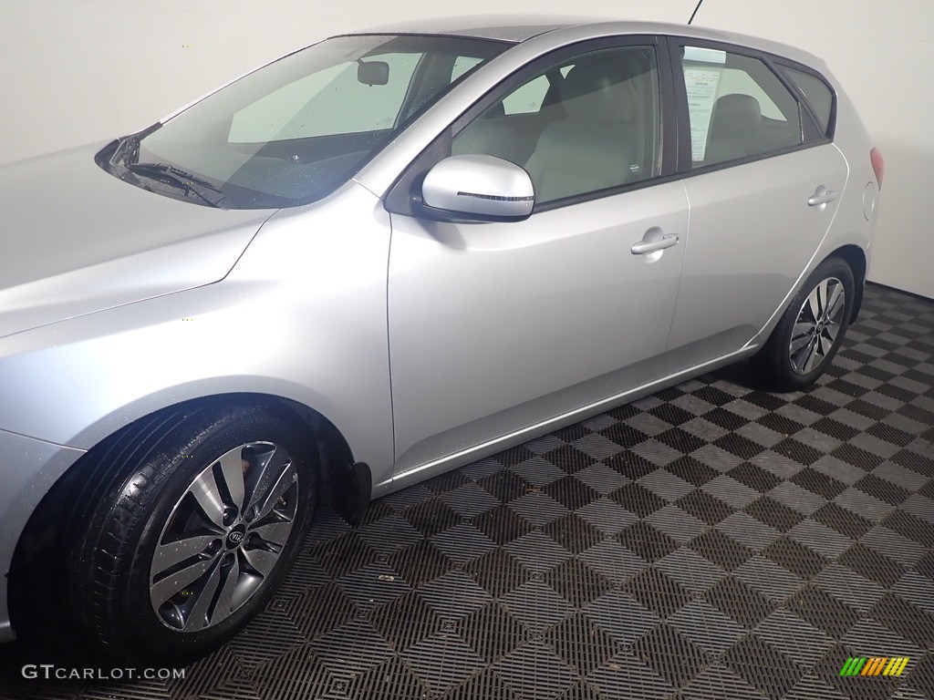 2013 Forte 5-Door EX - Bright Silver / Stone photo #8