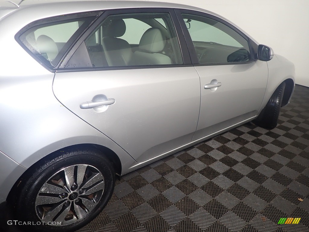2013 Forte 5-Door EX - Bright Silver / Stone photo #17