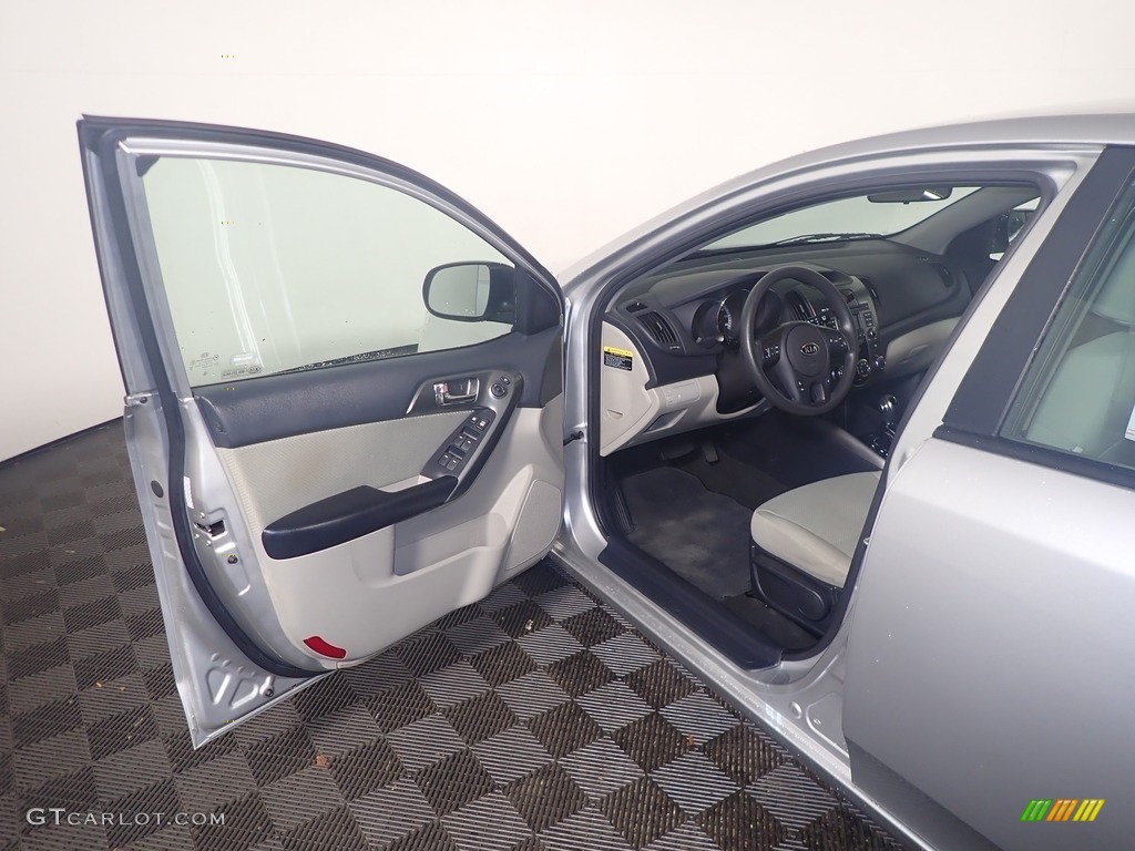 2013 Forte 5-Door EX - Bright Silver / Stone photo #18
